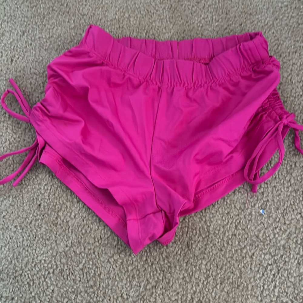 FIVE DANCEWEAR
FIVE THE LABEL
hot pink high tied shorts YXL